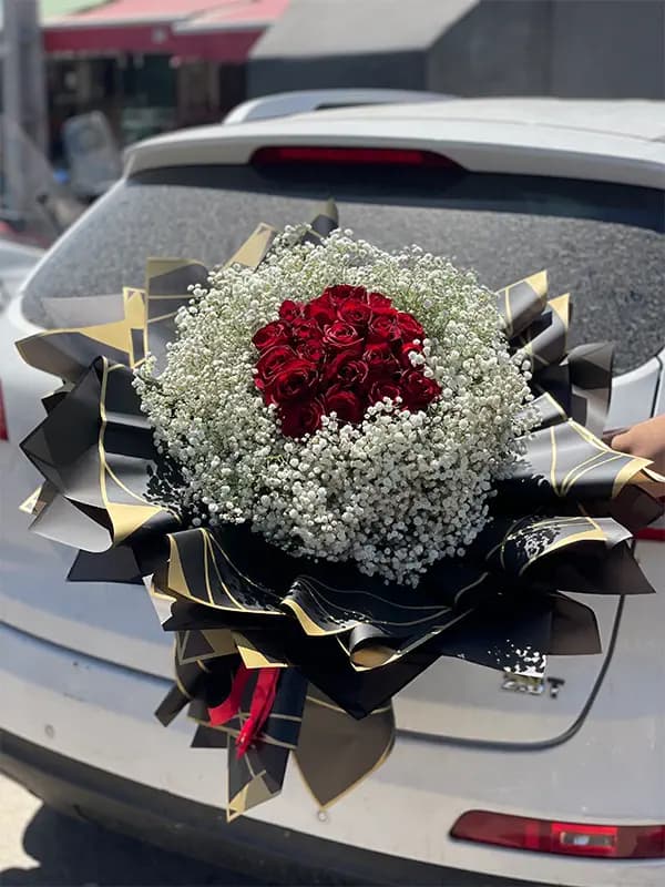 دسته گل رز قرمز لاکچری — تصویر ۶