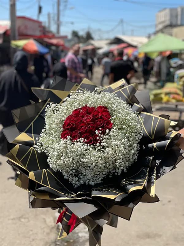 دسته گل رز قرمز لاکچری — تصویر ۴