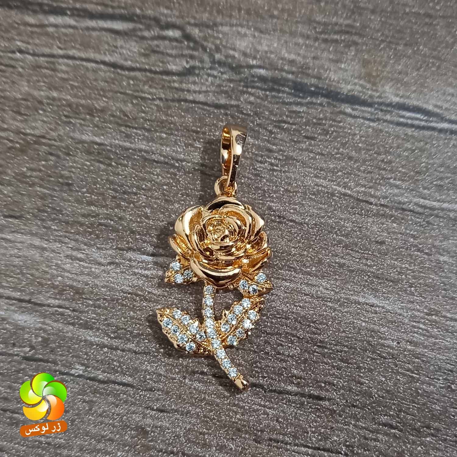 گردنبند گل رز مارک ژوپینگ — تصویر ۳