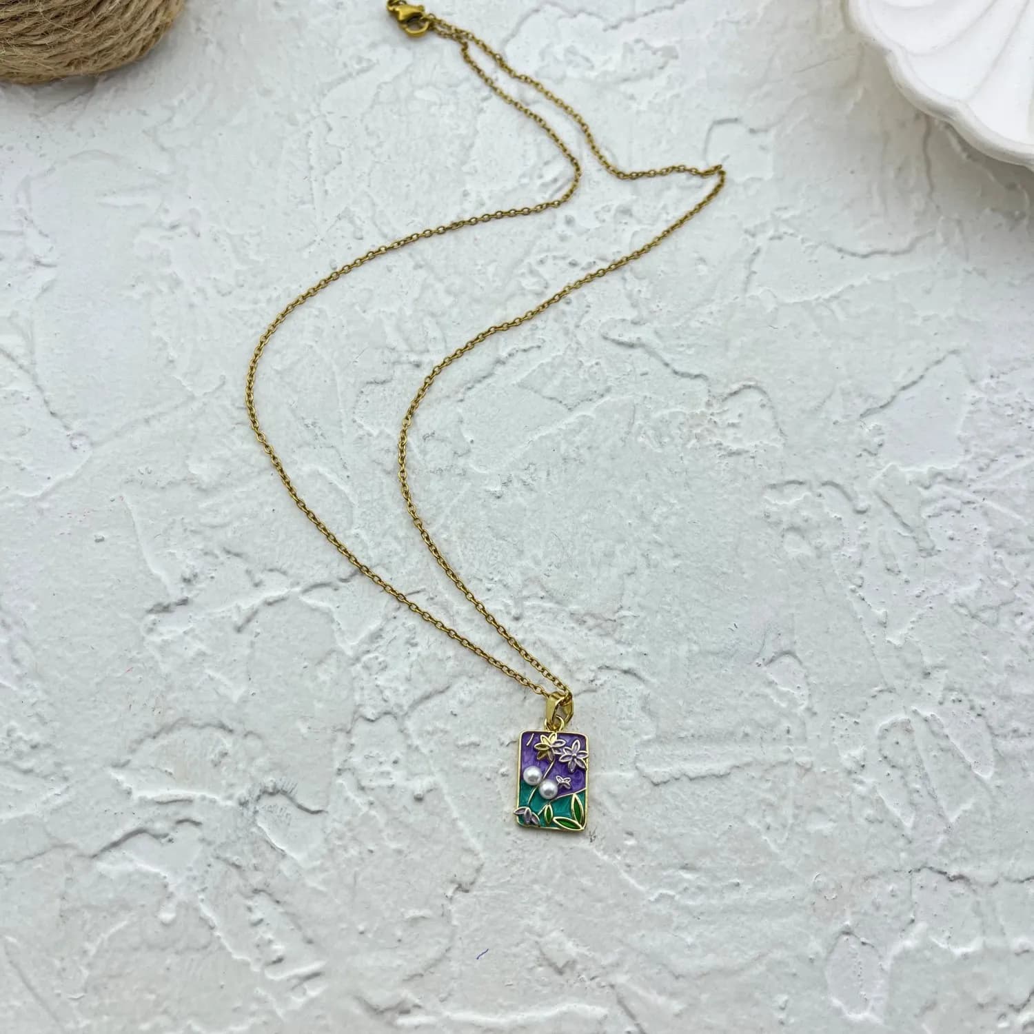 گردنبند زنانه میناکاری مدل گل و مروارید کد N4998 — تصویر ۶
