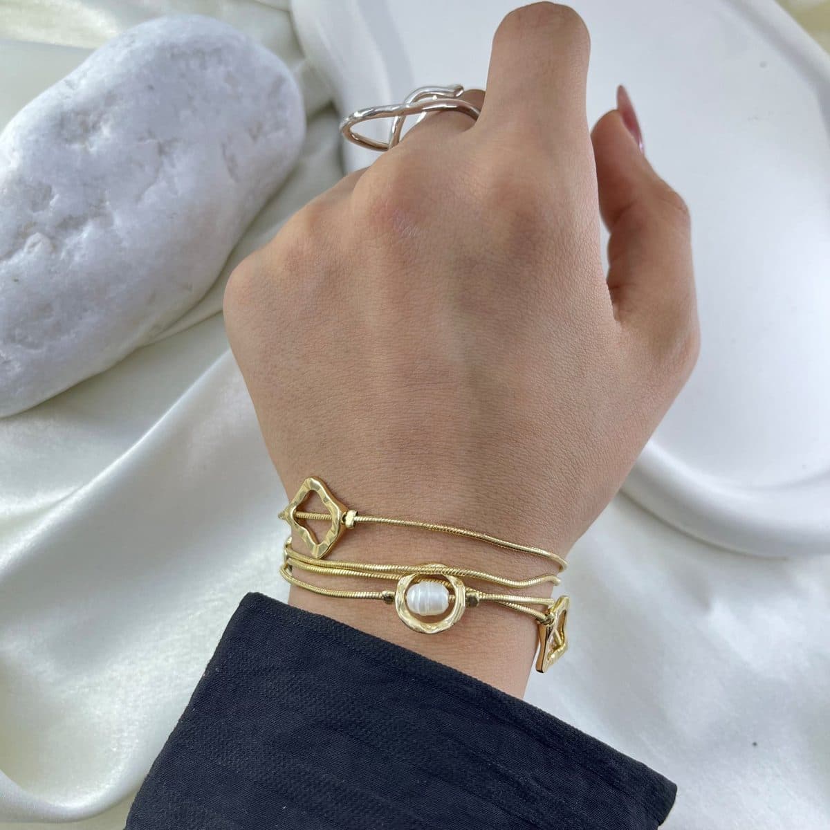 دستبند زنانه مینیمال مدل مروارید کد B5493 — تصویر ۷