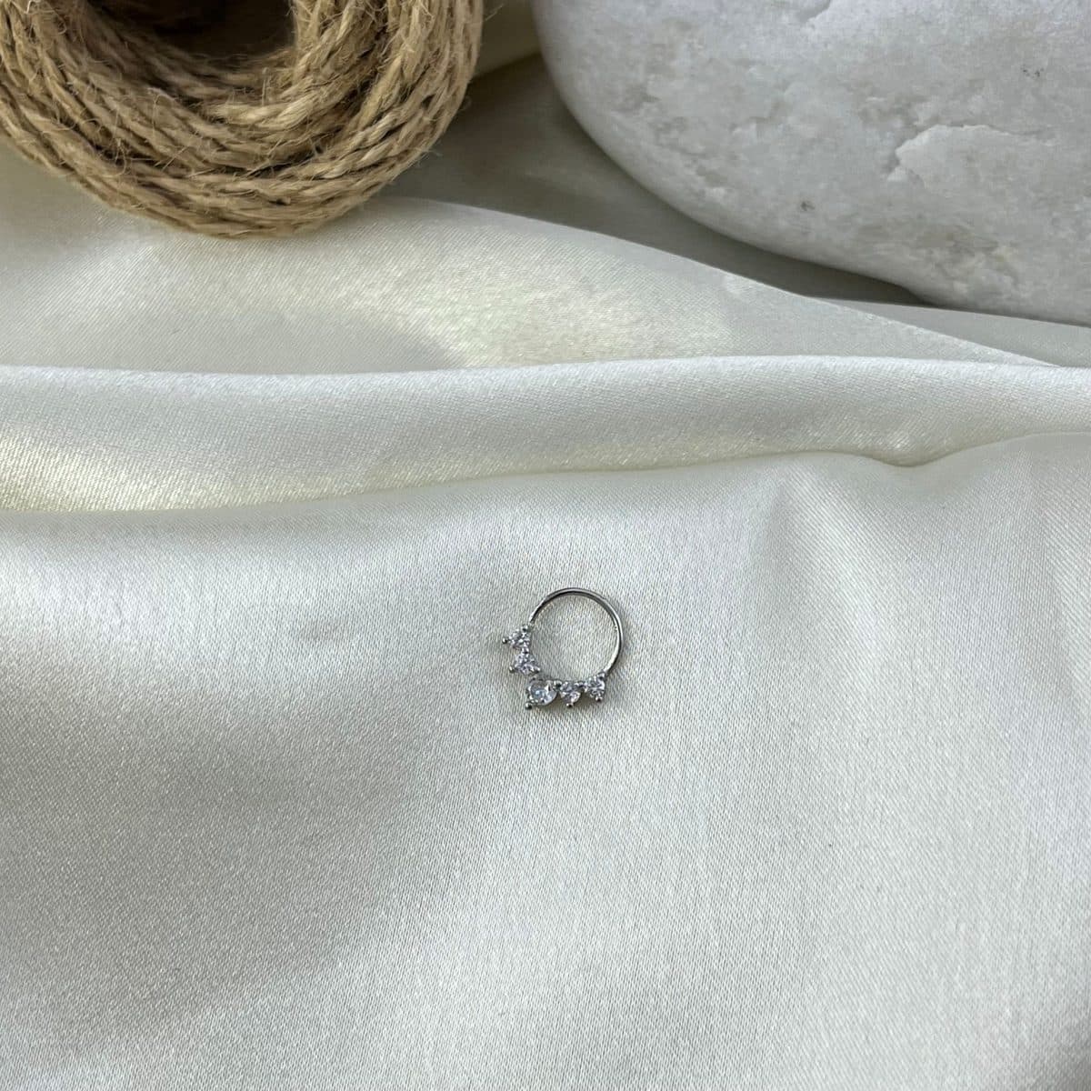 پیرسینگ گوش زنانه مدل نگین جواهری کد P4913 — تصویر ۳