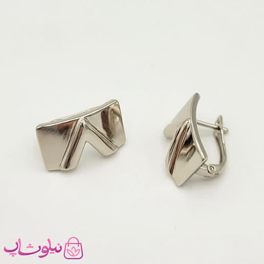 گوشواره میخی ژوپینگ حرف V سیلور کد 571 — تصویر ۳