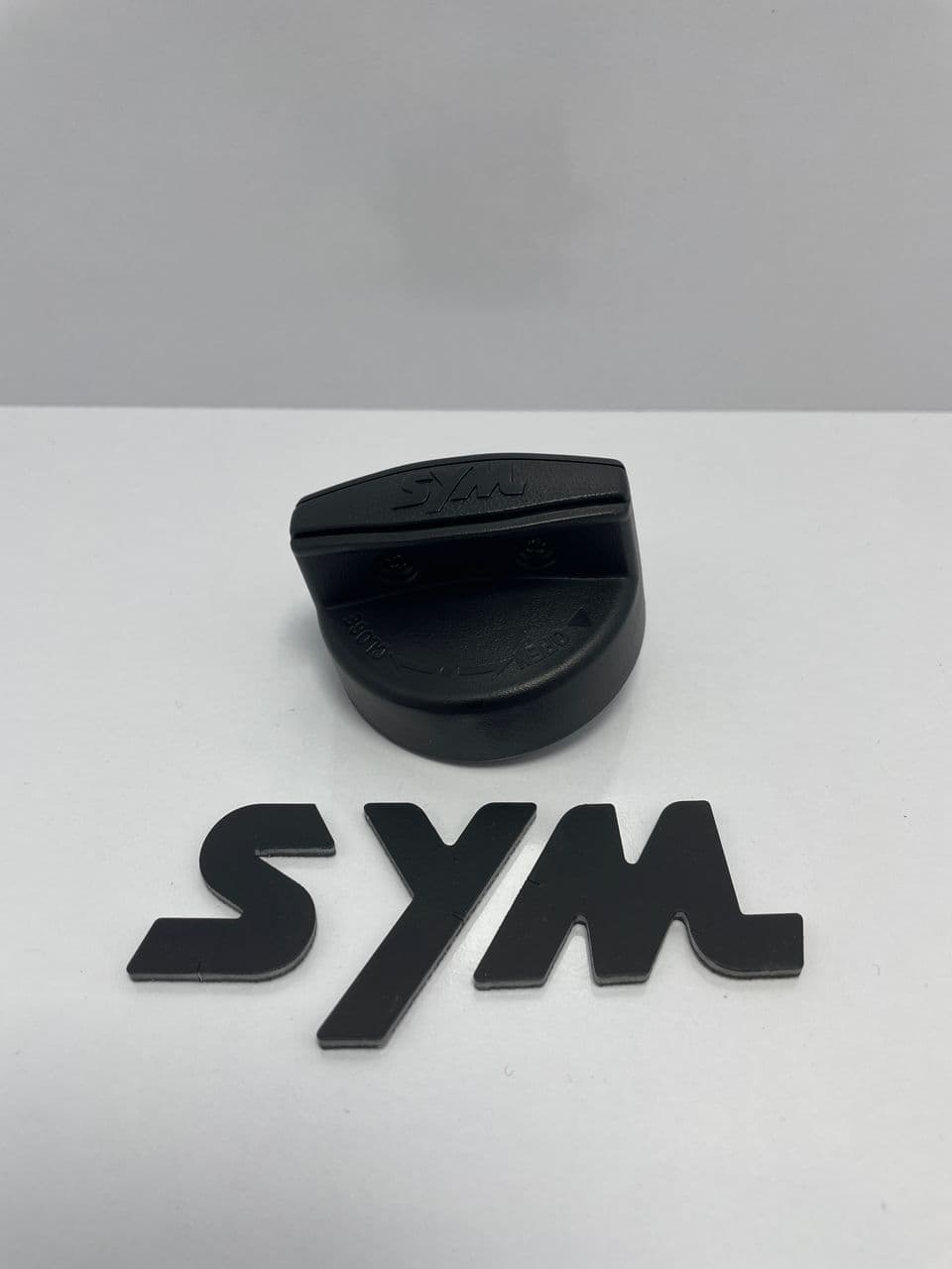 درب باک بنزین اورجینال نیروموتور sym