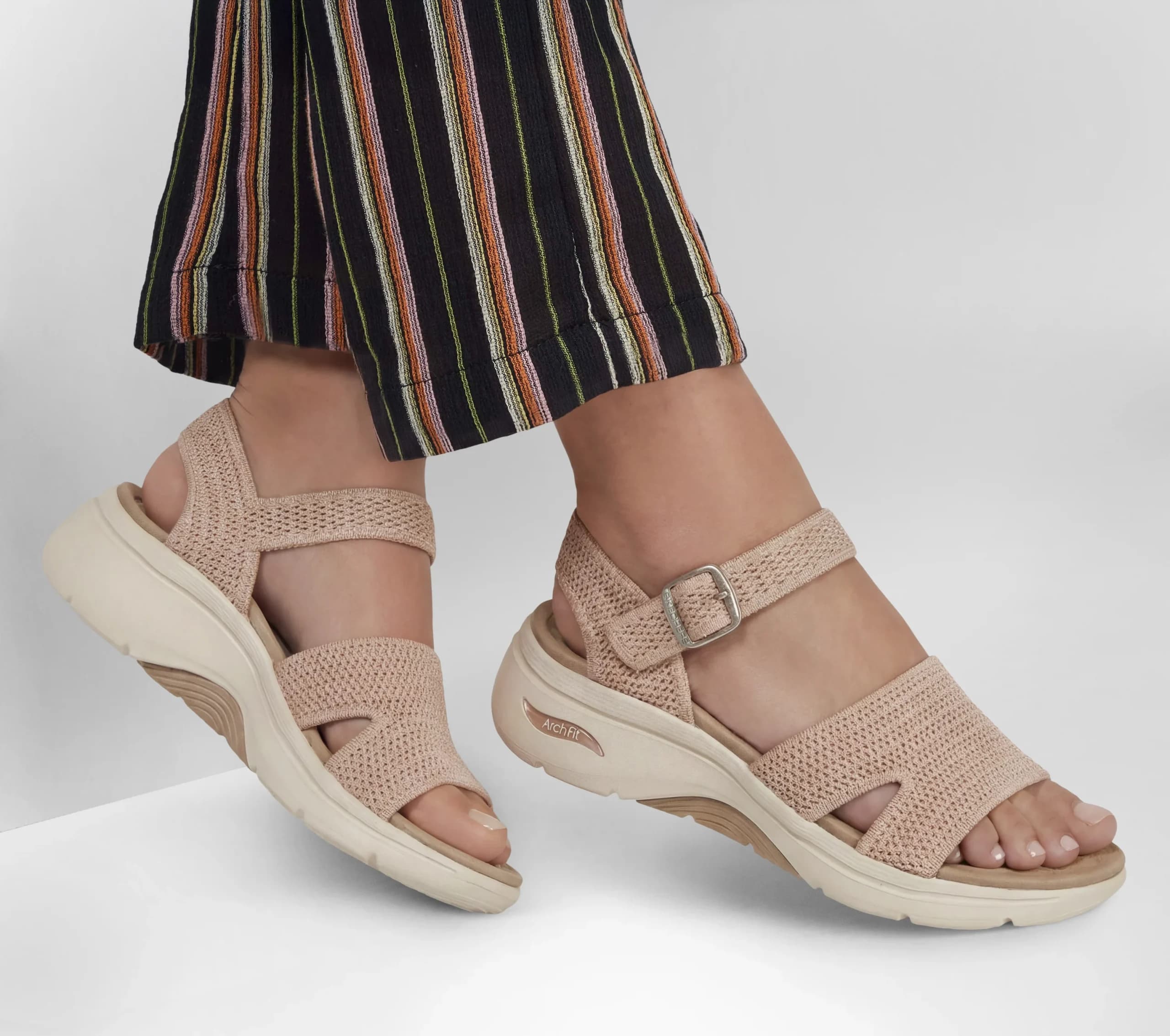 صندل زنانه اسکچرز SKECHERS GO WALK Arch Fit 2.0 – Sage 140840/TAN — تصویر ۳