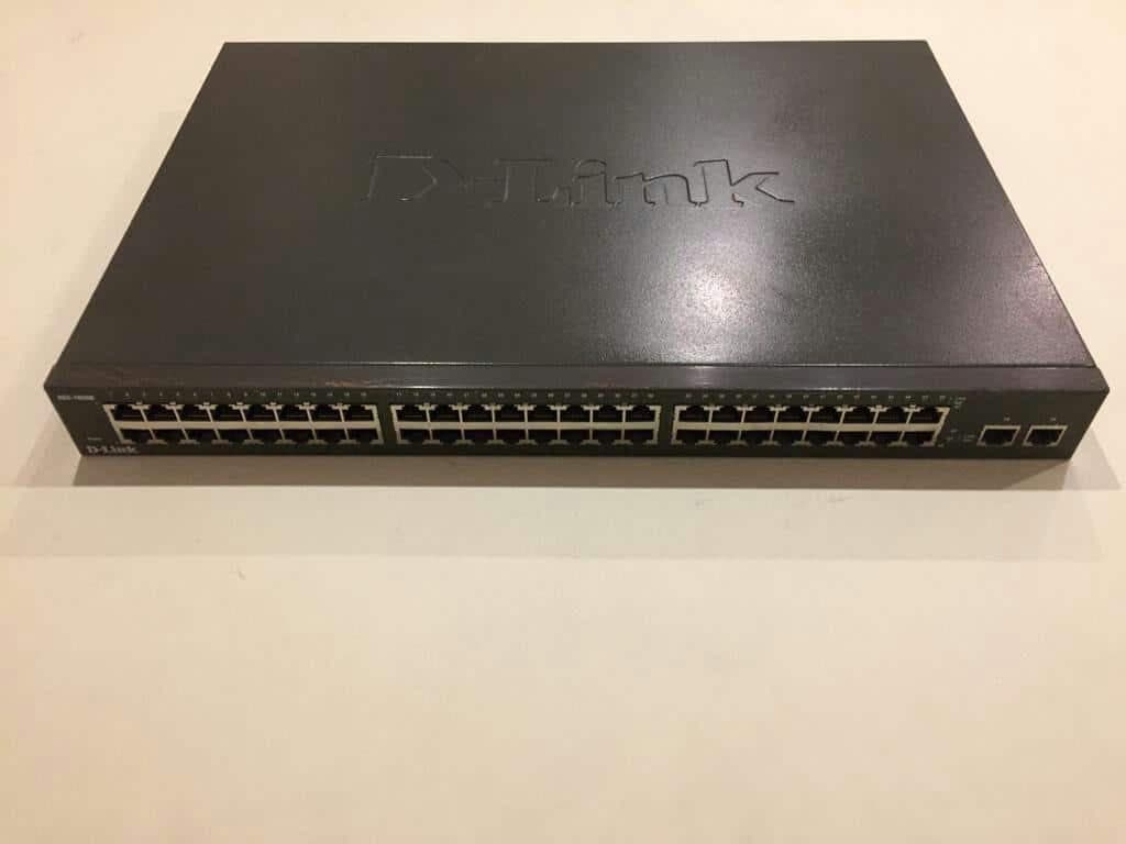 سوییچ استوک 48 پورت مگابیتی و رکمونت دی-لینک مدل DLink DES-1050G همراه با 2 پورت گیگابیتی — تصویر ۴