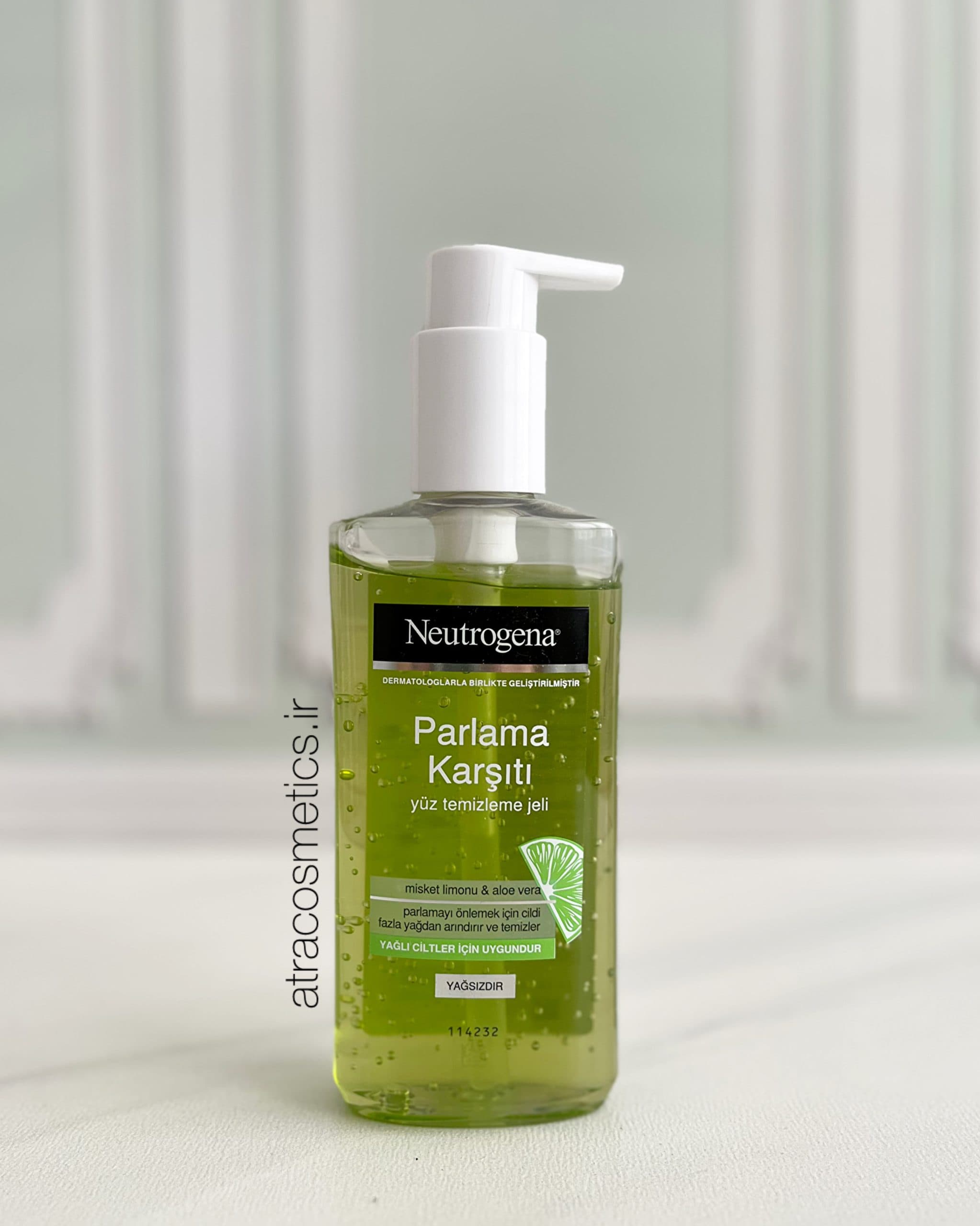 ژل شستشوی صورت نوتروژینا با عصاره لیمو | Neutrogena Oil Balancing Facial Wash