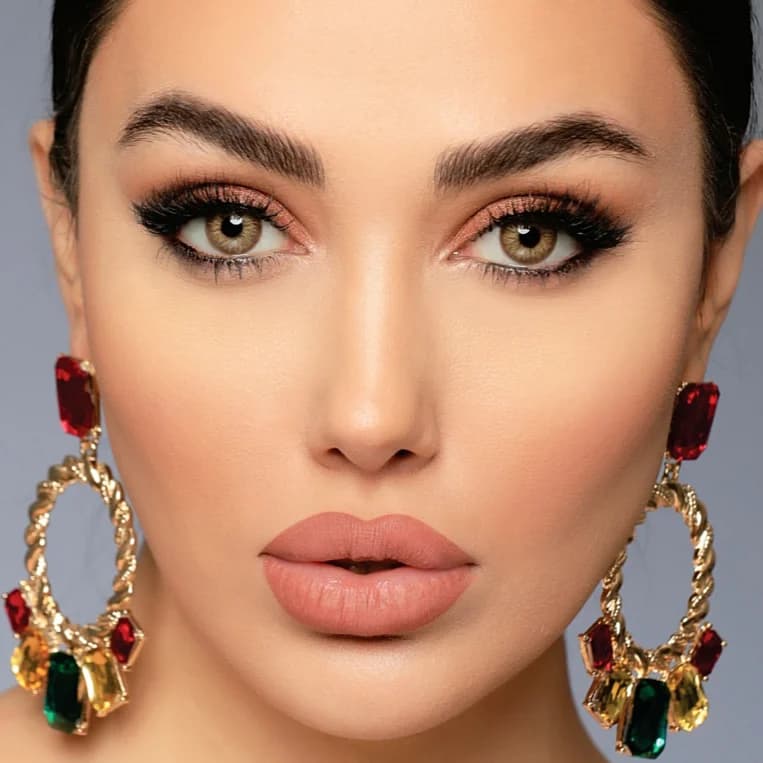 لنز عسلی رگه دار (لاریسا برند ایفوریا) — تصویر ۲