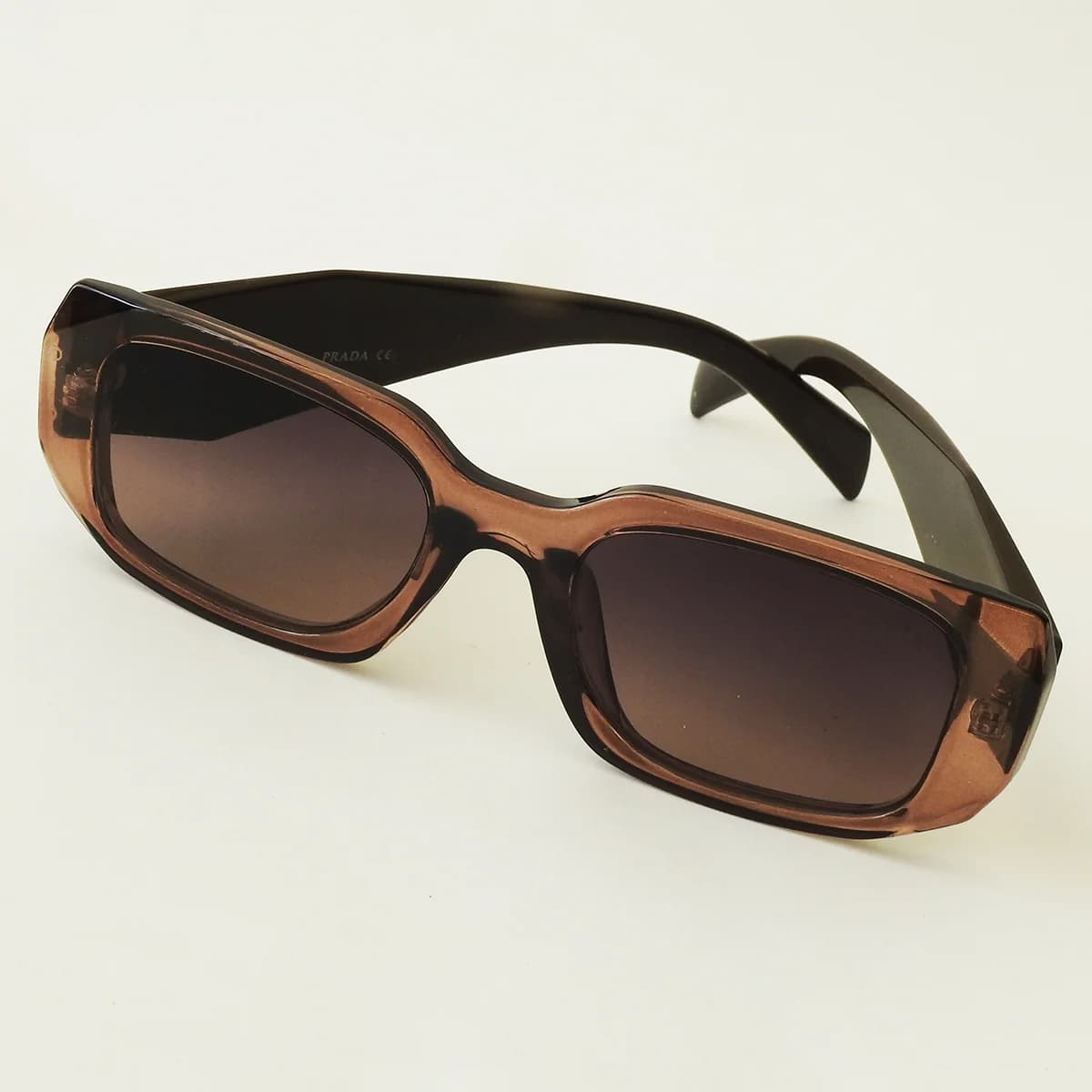 عینک آفتابی PRADA مدل 3755 — تصویر ۳