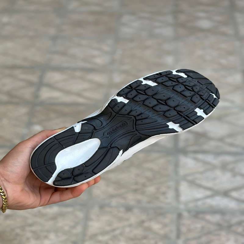 کفش مردانه New Balance — تصویر ۴