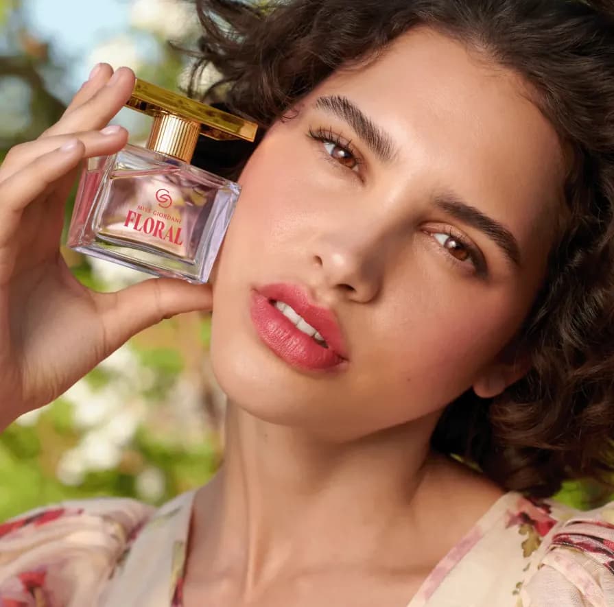 پرفیوم زنانه میس جوردانی فلورال جوردانی گلد اوریفلیم women’s perfume miss giordani floral Giordani Gold — تصویر ۱۲