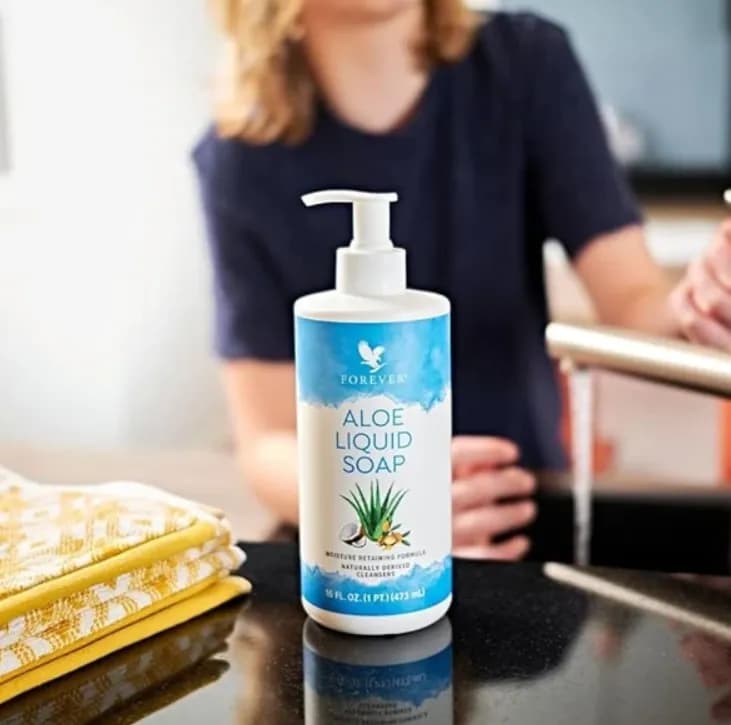 Forever Aloe Liquid Soap | صابون مایع آلوئهورا فوراور؛ شوینده ملایم دست، صورت و بدن با آبرسانی طبیعی پوست — تصویر ۴