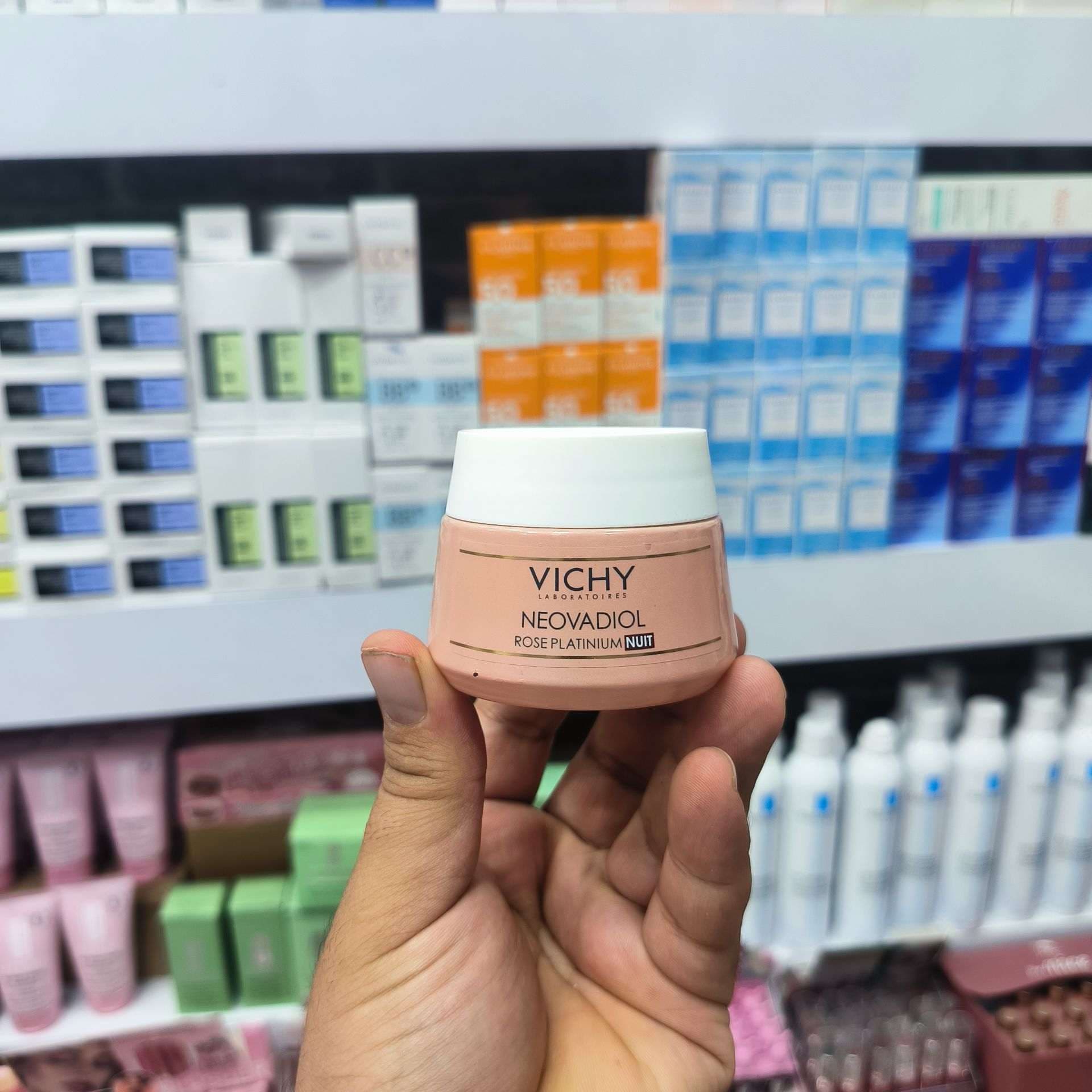 کرم دور چشم ویشی 50 میل مدل Neovadiol Rose Platinum ضد چروک و روشن کننده — تصویر ۳