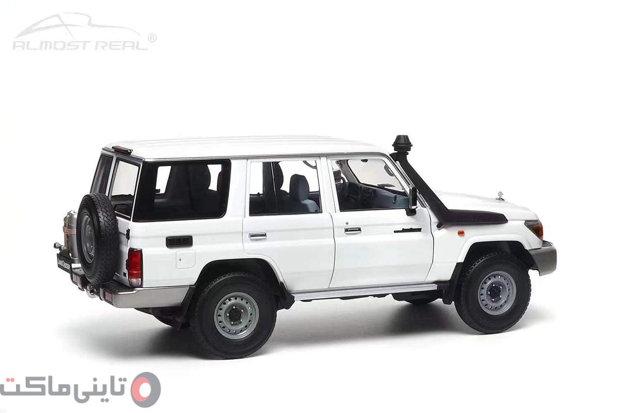 ماکت ماشین Toyota Landcruiser 70 LC76 برند Almost Real — تصویر ۱۰