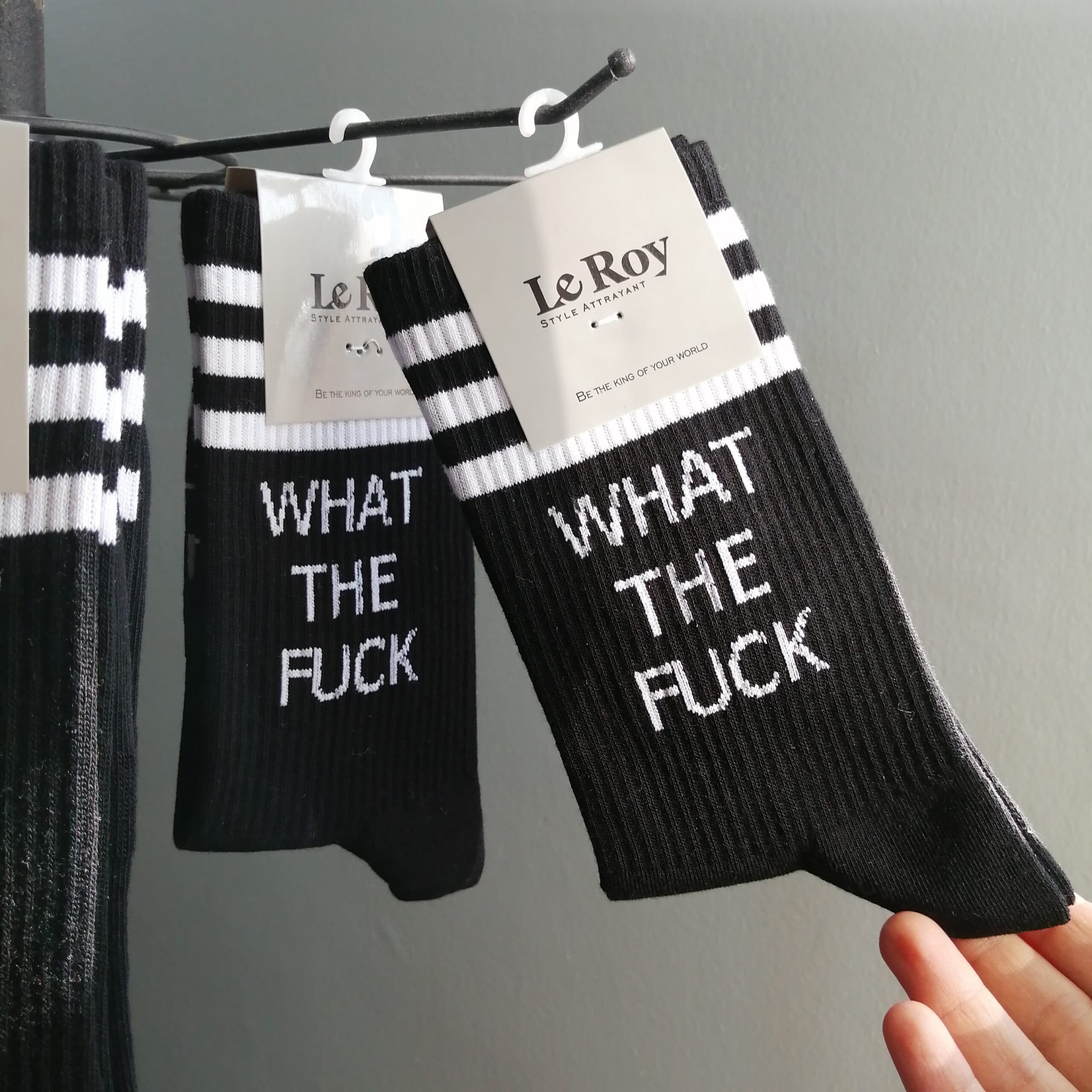 جوراب ساقدار تکست دار طرح “WHAT THE FUCK” — تصویر ۳