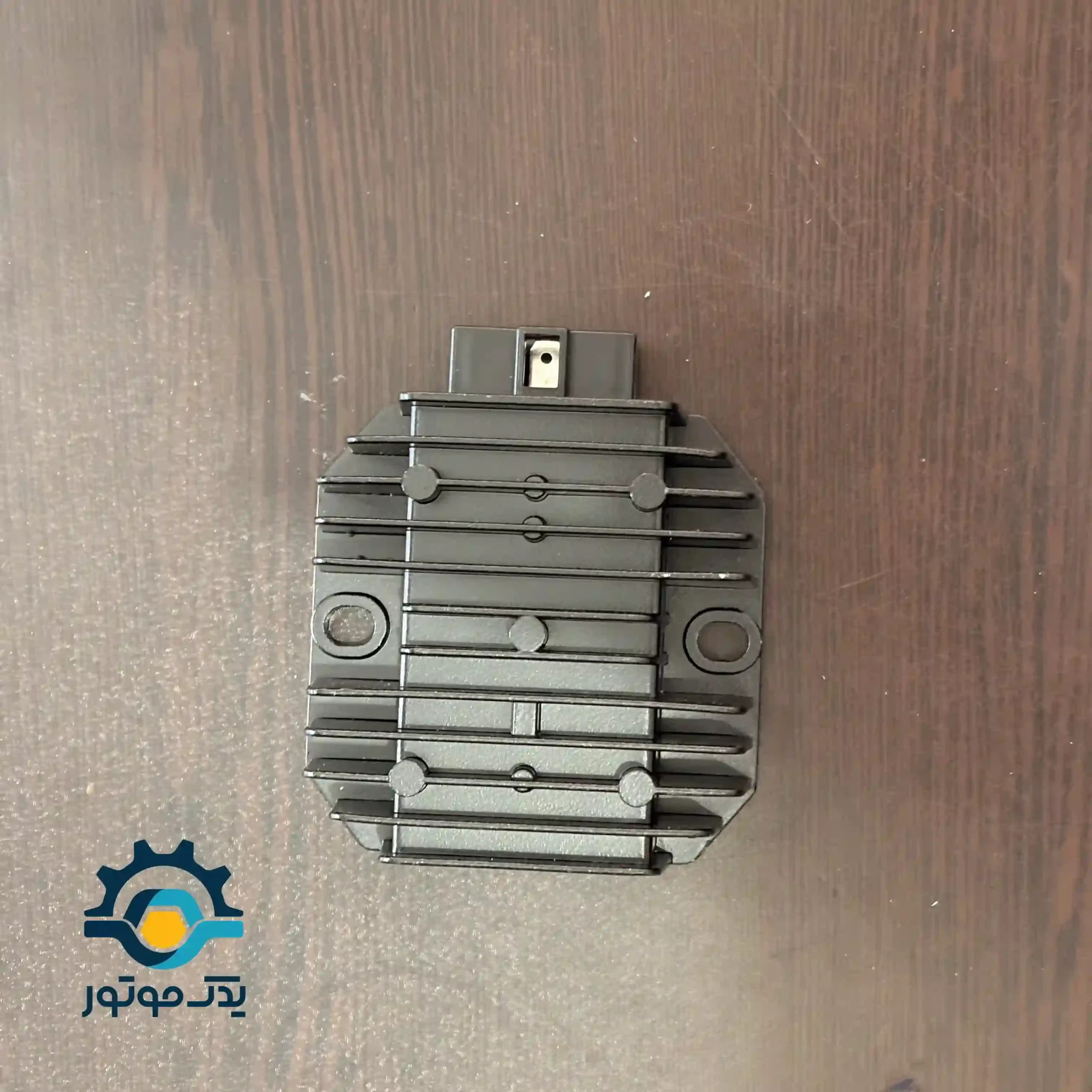 شارژر بزرگ بدون سیم موتور سیکلت کلیک 150 — تصویر ۸