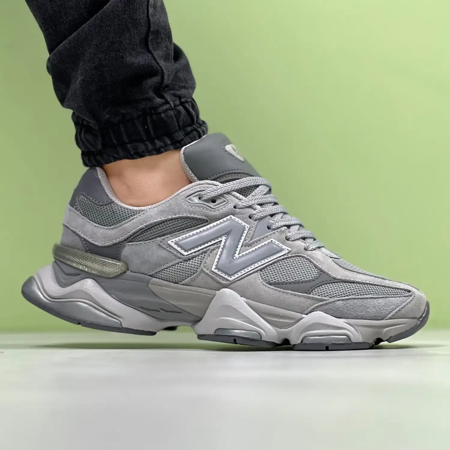کتونی نیوبالانس ۹۰۶۰ new balance درجه ۱ طبی مردانه کد 1418 — تصویر ۳