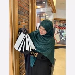 حالتگیر پارچه ای شال روسری برش صاف — تصویر ۳