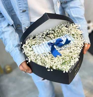 سبد گل عاشقانه جعبه گل ژیپسوفیلا با پول کادوی شیک 270