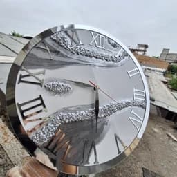 ساعت دیواری رزینی طرح سفید نقره ای — تصویر ۵