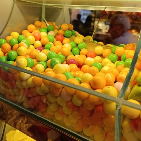 شکلات و تافی اینجاست — تصویر ۱۲