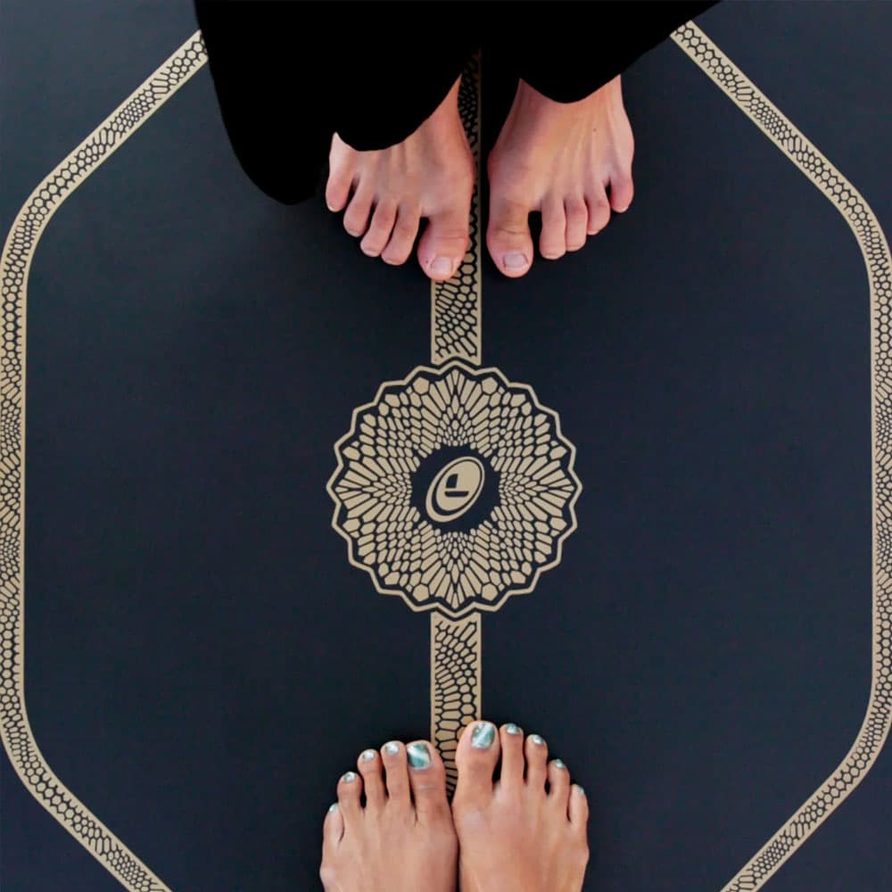 مت تمرین یوگا PU لایفرمی مدل Liforme Black & Gold — تصویر ۱۱