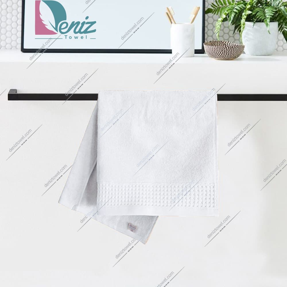 حوله حمامی طرح هاروتس رنگ سفید — تصویر ۲
