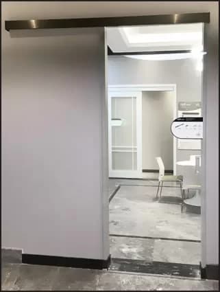مکانیزم وال هنگ 2400mm تک درب فریم لس شیشه ای ساختمانی دستی با عرض درب حداکثر 1200mm فانتونی K104