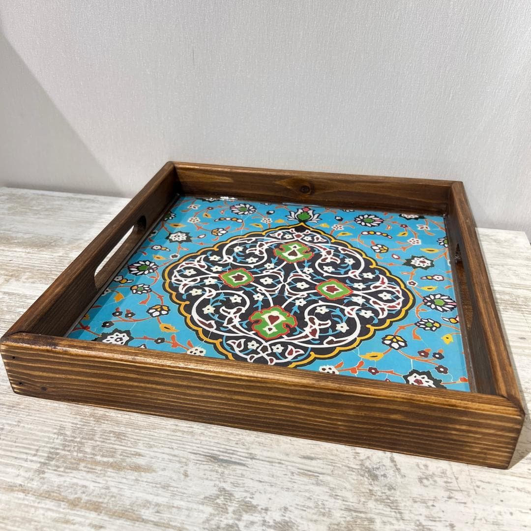 سینی چوبی مربع سایز 30 در 30 سانتیمتر طرح کاشیکاری کد 013 — تصویر ۶