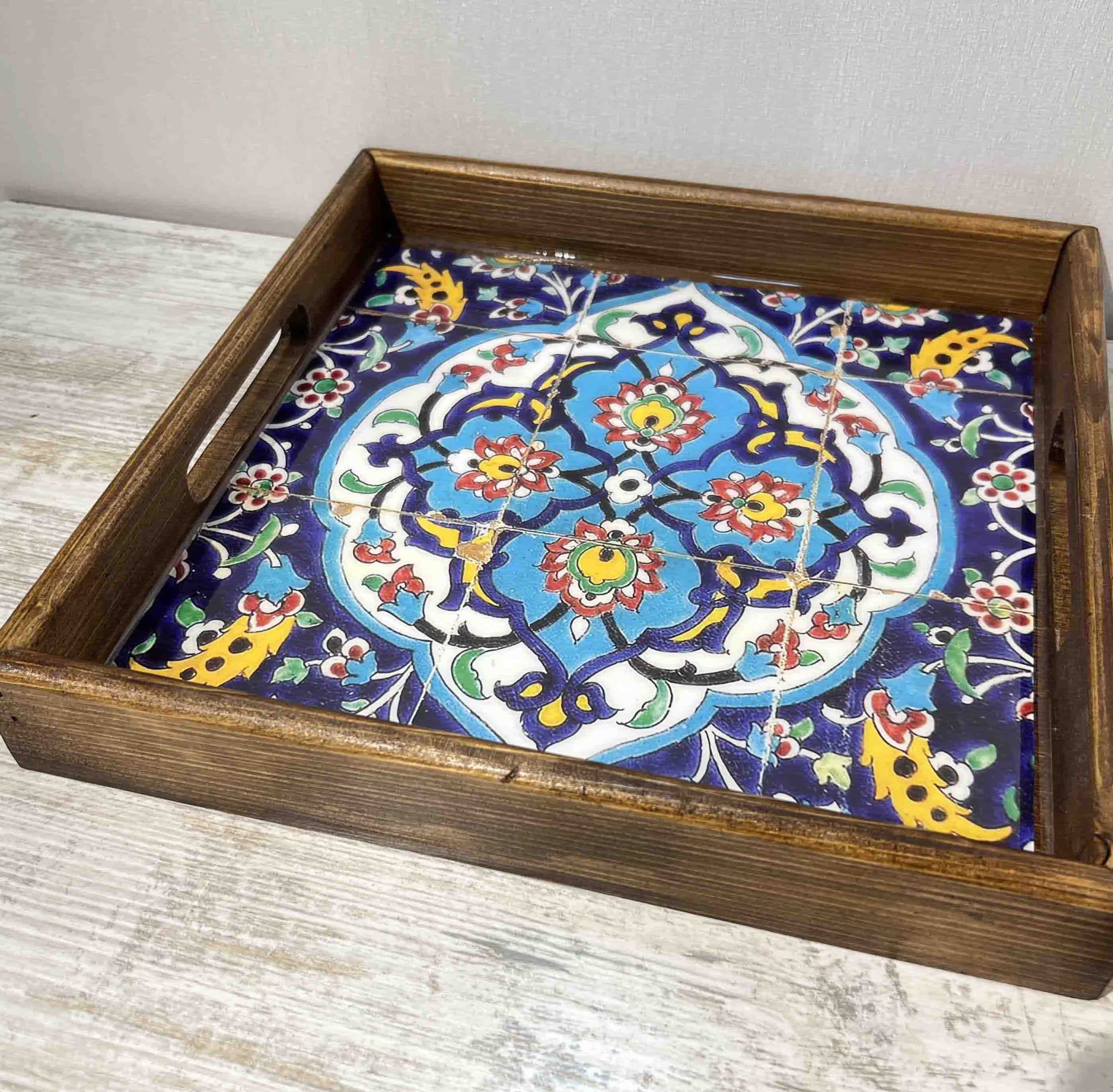 سینی چوبی مربع سایز 30 در 30 سانتیمتر طرح کاشیکاری کد 007
