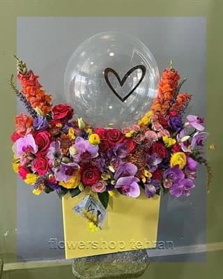 چیدمان هنری گل شیک خواستگاری برای دکور میز یا لابی — تصویر ۲
