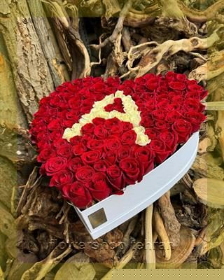 چیدمان هنری لیست گل برای دکور میز یا لابی