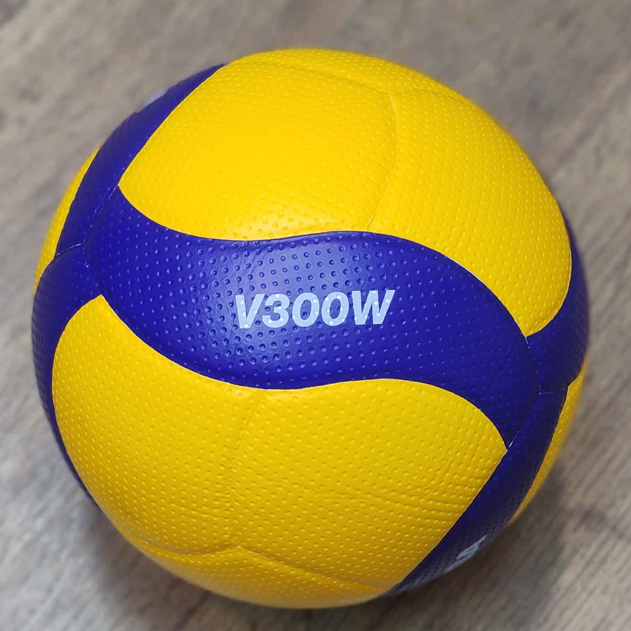 توپ والیبال میکاسا Mikasa مدل V300W سایز 5 — تصویر ۴