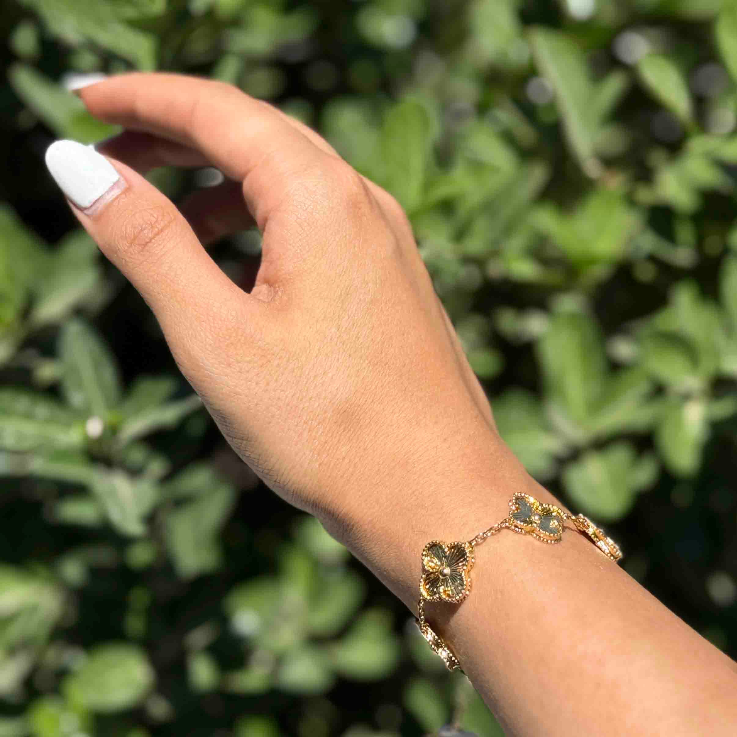 دستبند زنانه طرح طلا کد (3766) — تصویر ۴