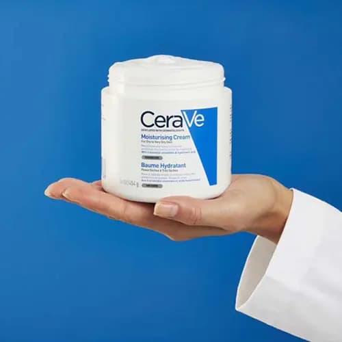 کرم مرطوب کننده و آبرسان سراوی Cerave مناسب پوست خشک — تصویر ۹