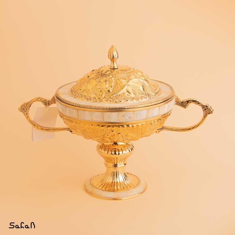 شکلات خوری برنج و صدف قلم زنی دسته دار — تصویر ۲