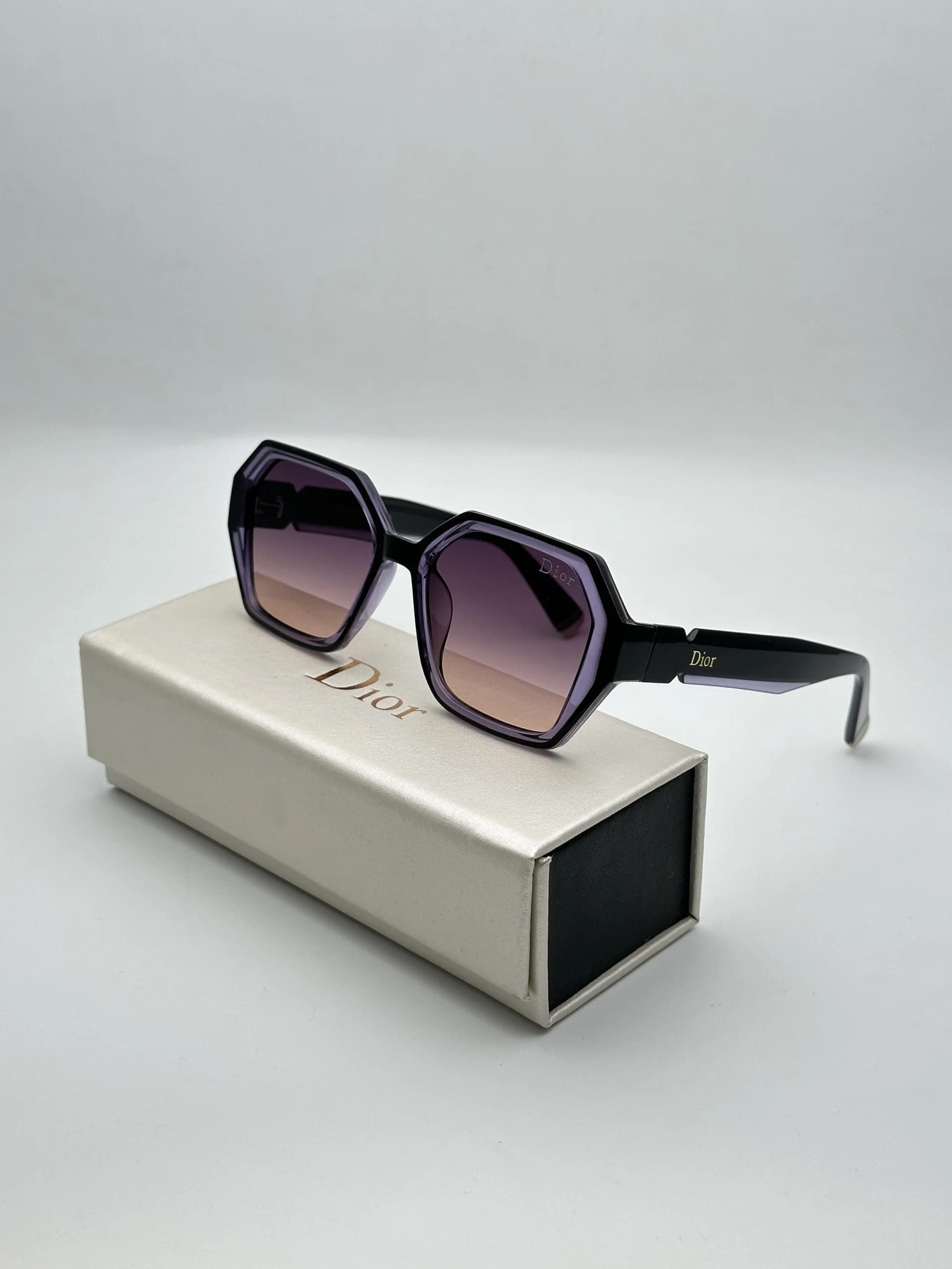 عینک آفتابی زنانه دیور 1980 Dior — تصویر ۸
