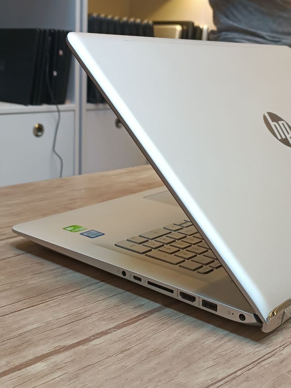 لپ تاپ HP Envy 17 Notebook i7 7500U | 16GB | 256GB SSD | Nvidia 940MX 2GB | 17 inch FHD Touch — تصویر ۶