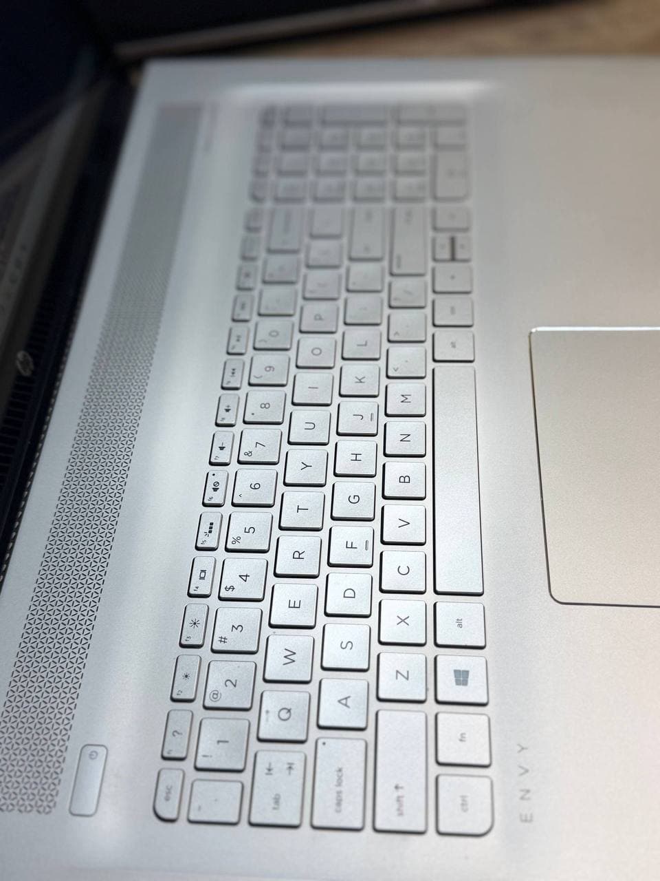لپ تاپ HP Envy 17 M7 i7 7500U | 16GB | 256GB SSD | Nvidia 940MX 2GB | 17 inch FHD Touch — تصویر ۹