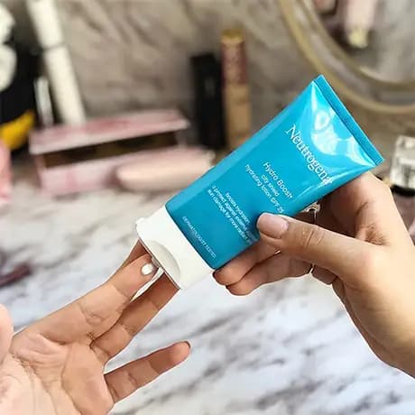 لوسیون مرطوب کننده و آبرسان سیتی شیلد نوتروژینا Neutrogena city shild SPF 25 — تصویر ۴