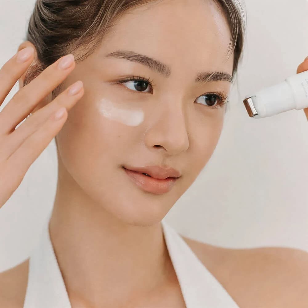 سرم دور چشم رولی دکتر آلتیا حاوی رتینول ضد چروک و جوانساز Dr.Althea Retinol Flat Iron Eye Roller حجم 25 میل — تصویر ۱۱