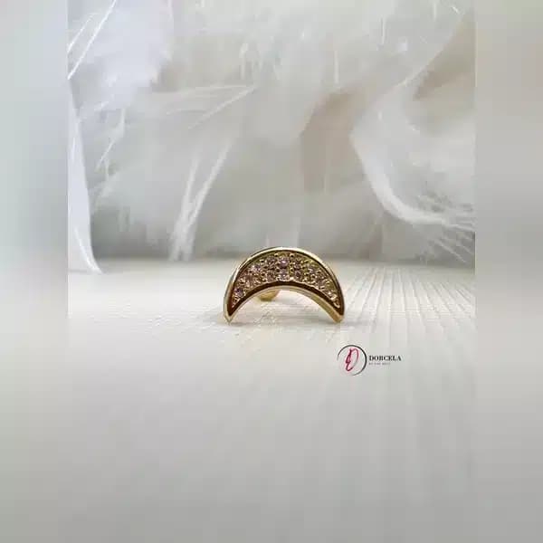 پیرسینگ گوش تاج ماه
