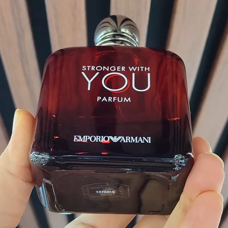 عطر جورجیو آرمانی استرانگر ویت یو پارفوم مردانه کد 2040 — تصویر ۴