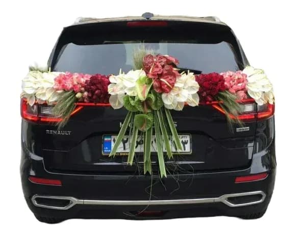 گل آرایی ماشین عروس با طراحی کلاسیک و شیک – فروشگاه گل کارا | Kara Flower — تصویر ۳