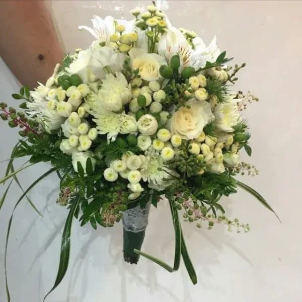 دسته گل دفورمه عروسی کد dst-7 – فروشگاه گل کارا | Kara Flower — تصویر ۳