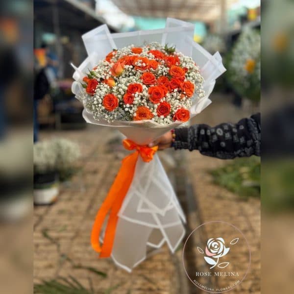دسته گل رزمینیاتوری و ژیپسوفیلا نازلی