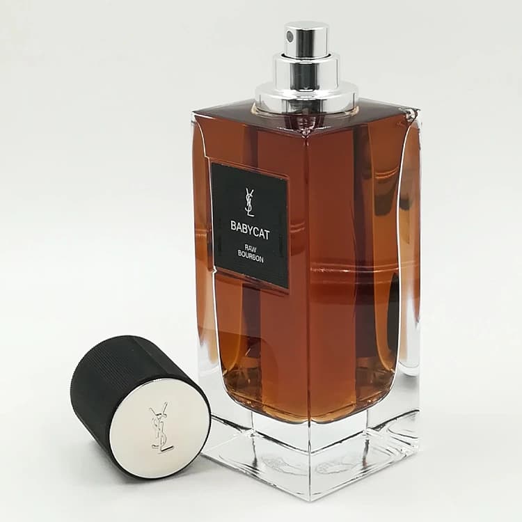 های کپی ادکلن ایو سن لورن بیبی کت راو بوربن Yves Saint Laurent Babycat Raw Bourbon High Copy — تصویر ۴
