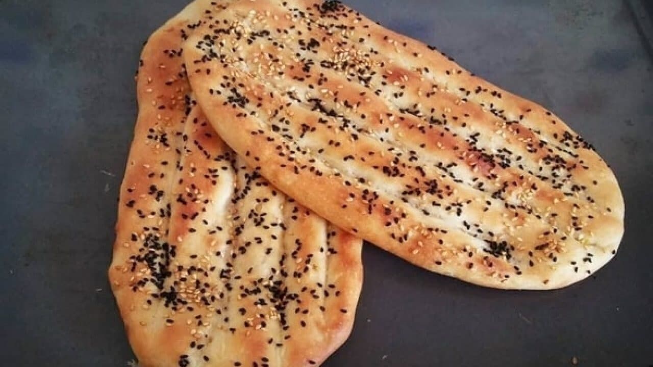 نان بربری اصفهان کتو شاپ