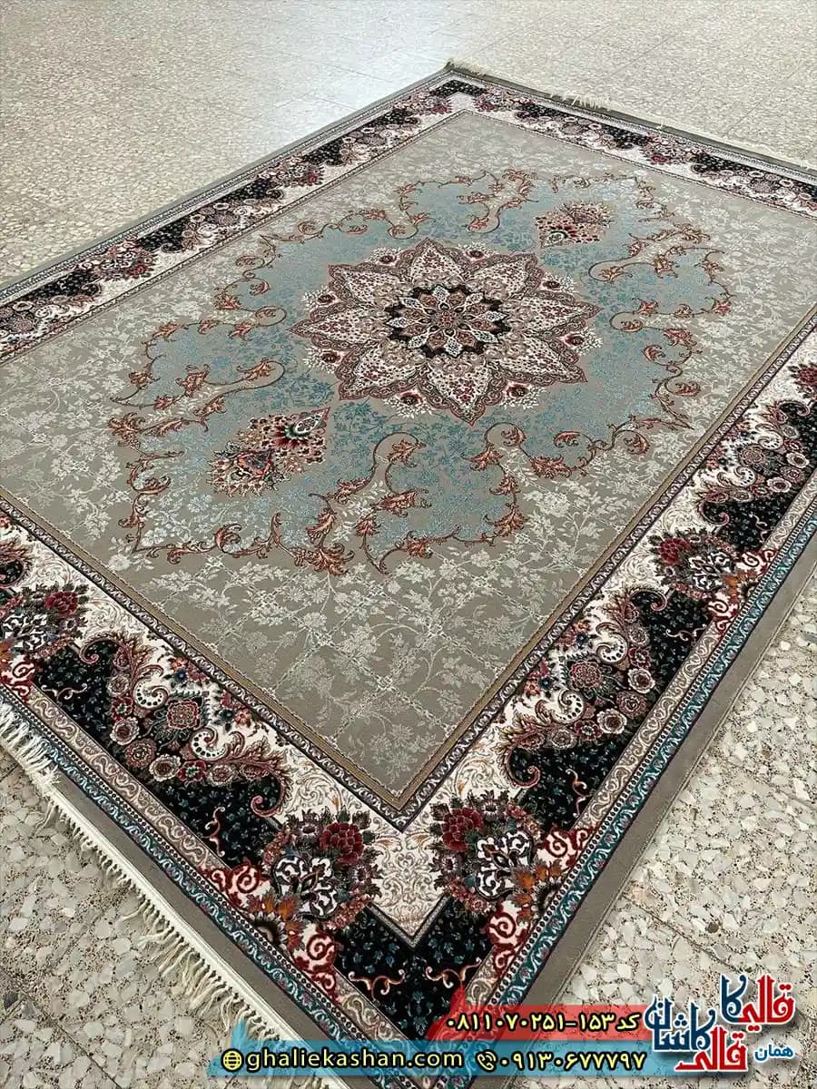 فرش کلاسیک 700 شانه خشتی طرح هیوا رنگ طوسی فیلی کاشان