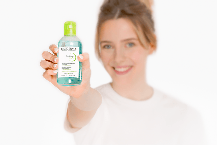 میسلار واتر پاک کننده آرایش پوست چرب و مختلط سبز بایودرما مدل BIODERMA Sebium H20 — تصویر ۳